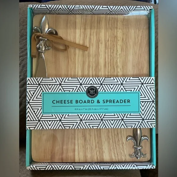 Wood Cheese Board & Spreader (8.8 x 7 in) - Picture 7 of 12